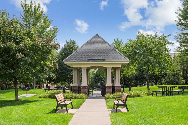 3640 Wooddale Avenue S 111, Saint Louis Park, MN 55416