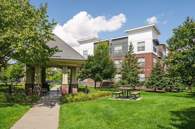 3640 Wooddale Avenue S 111, Saint Louis Park, MN 55416