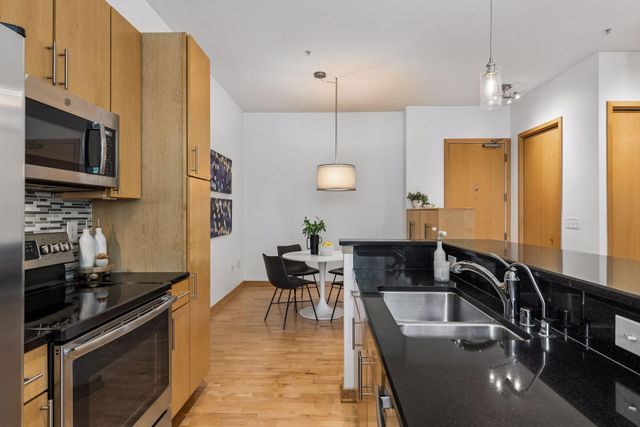 3640 Wooddale Avenue S 111, Saint Louis Park, MN 55416