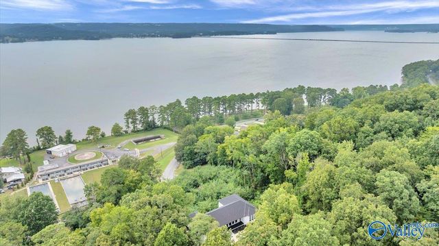 1489 Amber Lane, Guntersville, AL 35976