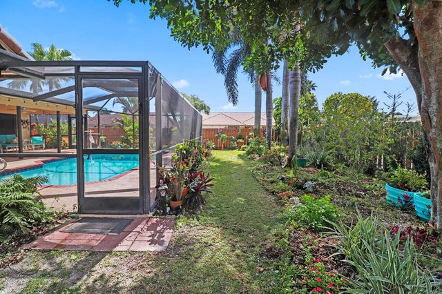 9260 Laurel Green Drive, Boynton Beach, FL 33437