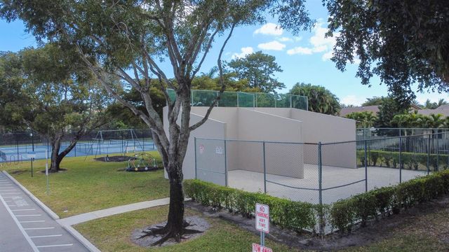 9260 Laurel Green Drive, Boynton Beach, FL 33437
