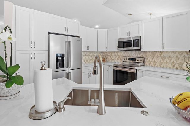 9260 Laurel Green Drive, Boynton Beach, FL 33437