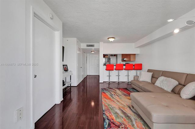 102 SW 6th Ave 305, Miami, FL 33130