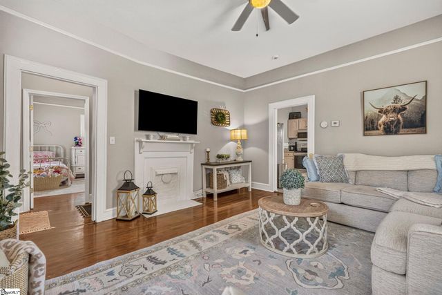 207 Woodside Circle, Simpsonville, SC 29681
