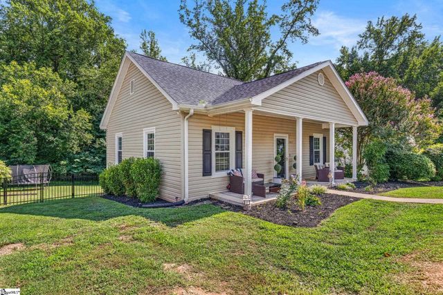 207 Woodside Circle, Simpsonville, SC 29681