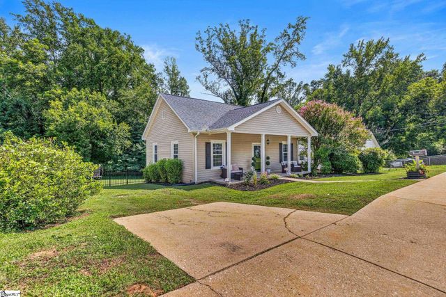 207 Woodside Circle, Simpsonville, SC 29681