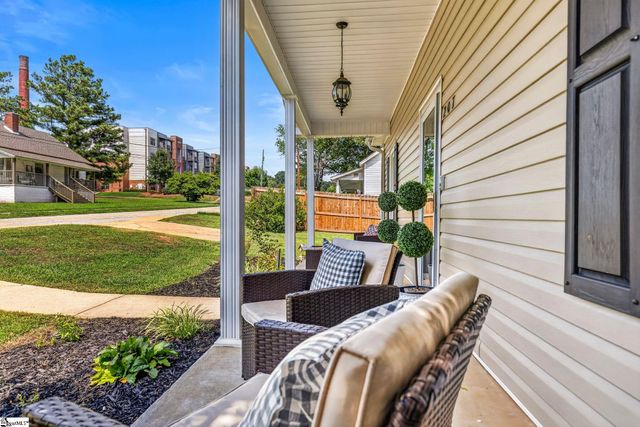 207 Woodside Circle, Simpsonville, SC 29681