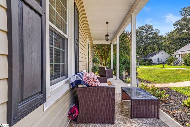 207 Woodside Circle, Simpsonville, SC 29681