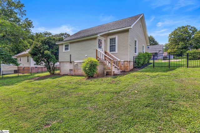 207 Woodside Circle, Simpsonville, SC 29681