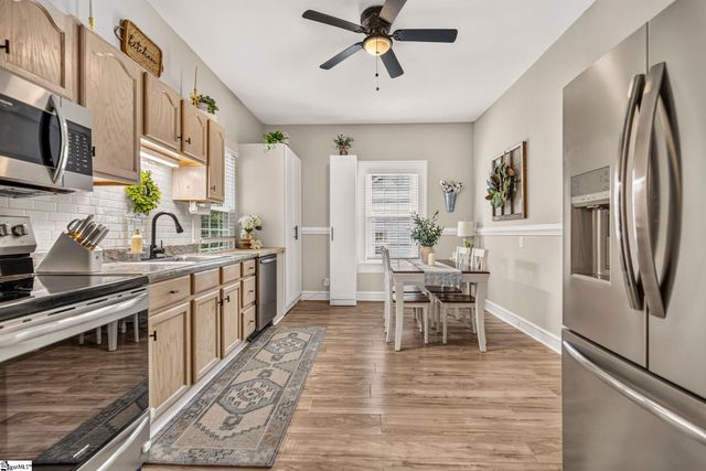 207 Woodside Circle, Simpsonville, SC 29681