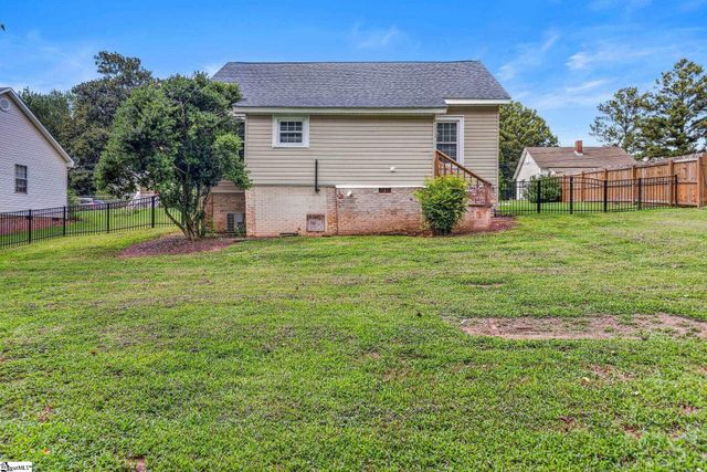 207 Woodside Circle, Simpsonville, SC 29681
