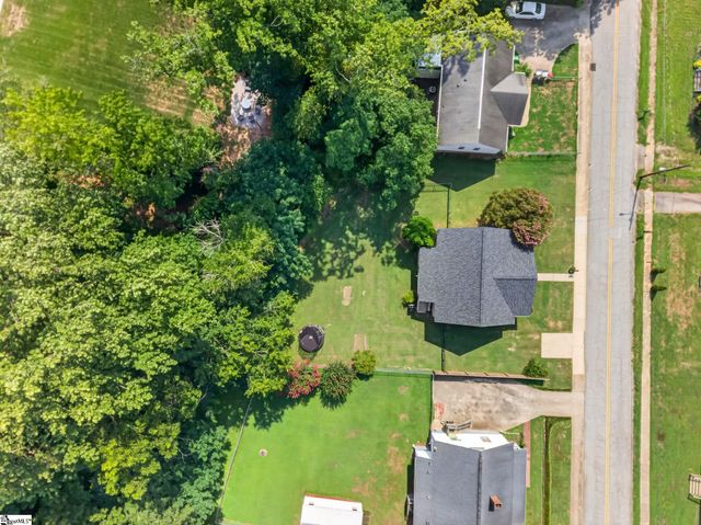 207 Woodside Circle, Simpsonville, SC 29681