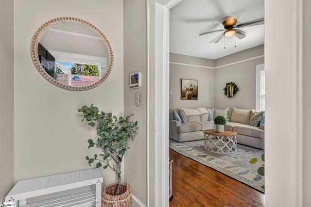 207 Woodside Circle, Simpsonville, SC 29681