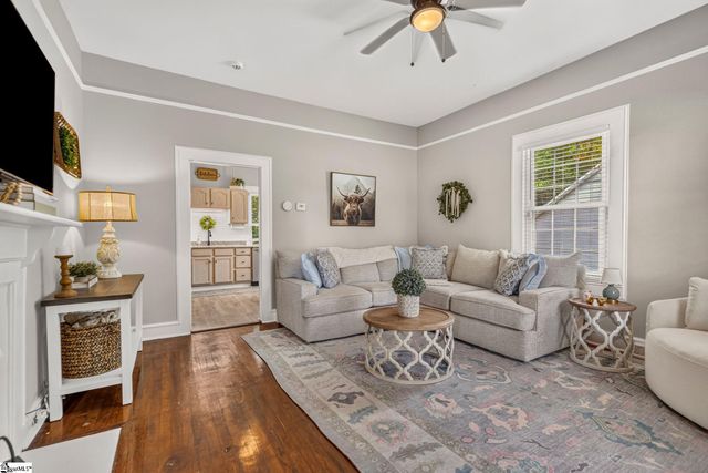 207 Woodside Circle, Simpsonville, SC 29681
