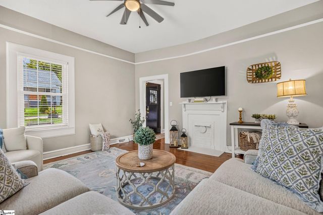 207 Woodside Circle, Simpsonville, SC 29681