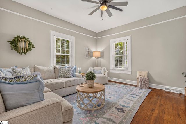 207 Woodside Circle, Simpsonville, SC 29681