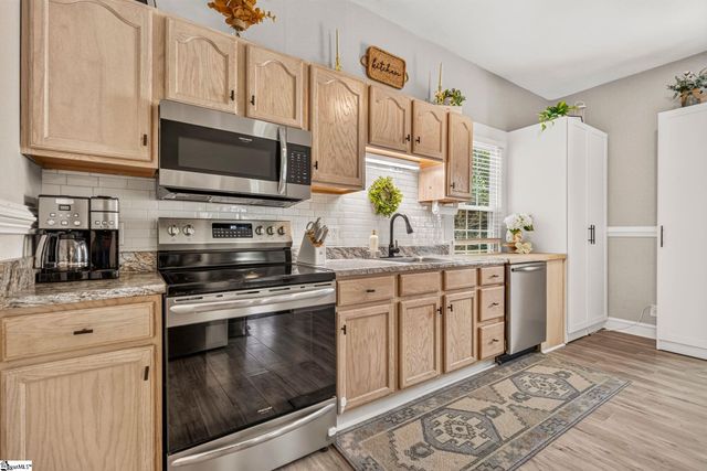 207 Woodside Circle, Simpsonville, SC 29681