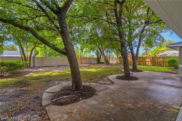 12393 Londonderry LN, Bonita Springs, FL 34135