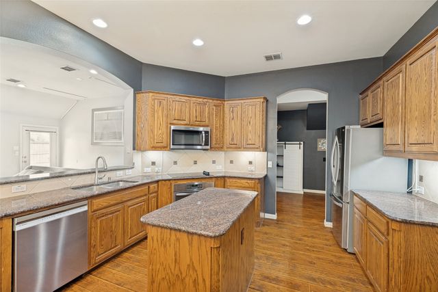 904 Moss Cliff Circle, Mckinney, TX 75071