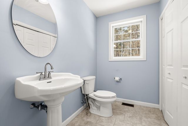 181 Tarkiln Pl, New Bedford, MA 02745