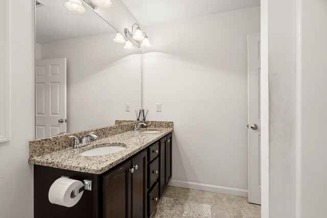 181 Tarkiln Pl, New Bedford, MA 02745