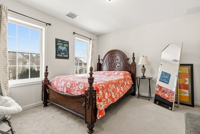 181 Tarkiln Pl, New Bedford, MA 02745