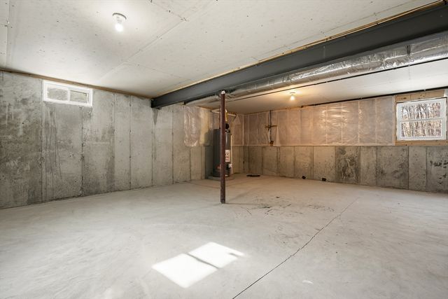 181 Tarkiln Pl, New Bedford, MA 02745