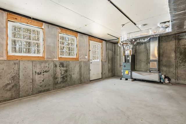 181 Tarkiln Pl, New Bedford, MA 02745