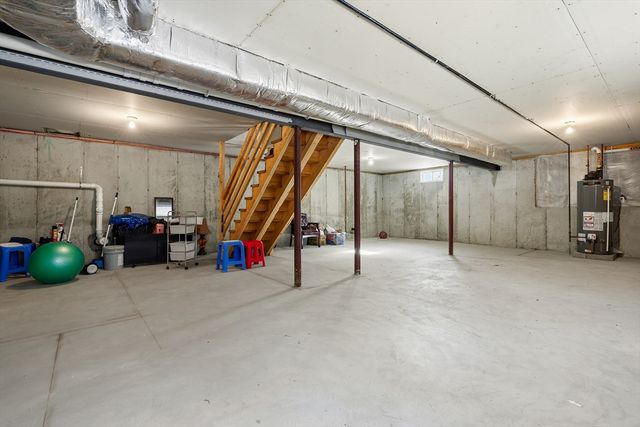 181 Tarkiln Pl, New Bedford, MA 02745