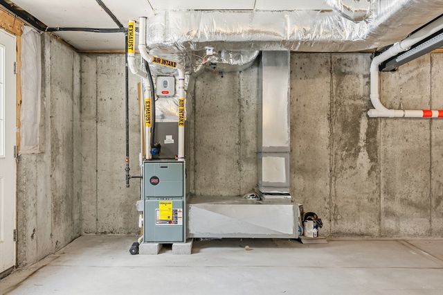 181 Tarkiln Pl, New Bedford, MA 02745