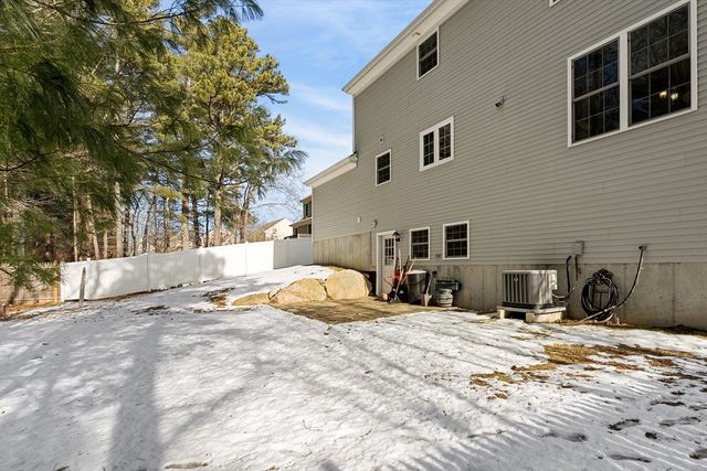 181 Tarkiln Pl, New Bedford, MA 02745