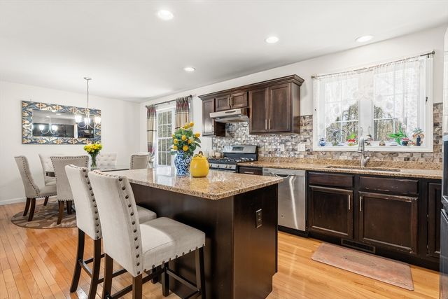 181 Tarkiln Pl, New Bedford, MA 02745