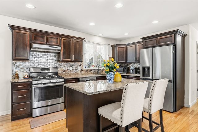 181 Tarkiln Pl, New Bedford, MA 02745