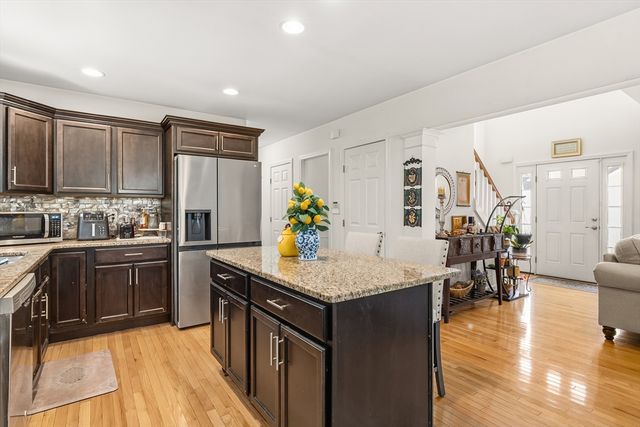 181 Tarkiln Pl, New Bedford, MA 02745