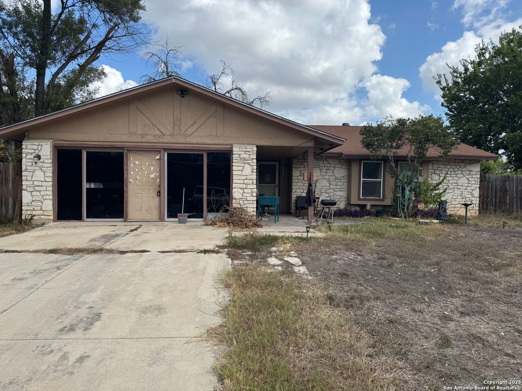 2102 Cross Key, San Antonio, TX 78245