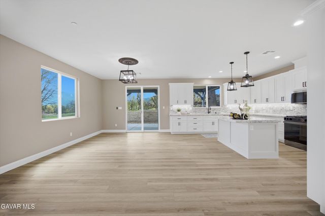 28840 Birkdale Court, Tehachapi, CA 93561