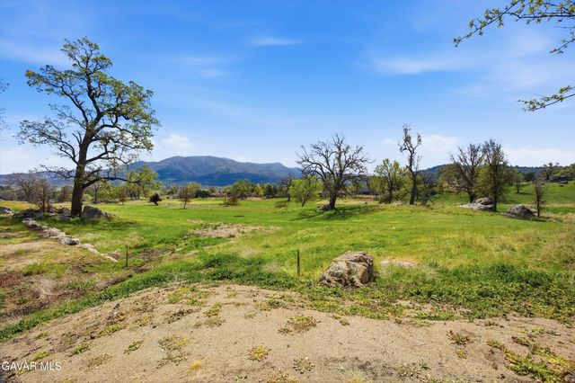 28840 Birkdale Court, Tehachapi, CA 93561