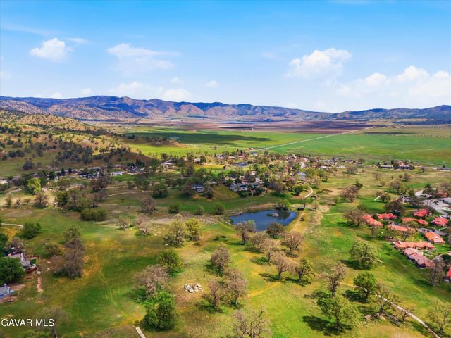 28840 Birkdale Court, Tehachapi, CA 93561