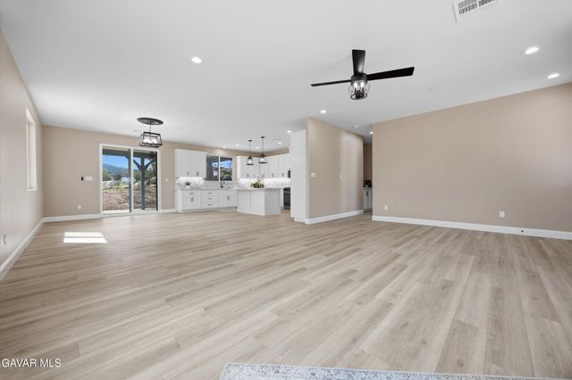 28840 Birkdale Court, Tehachapi, CA 93561