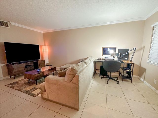1125 NE 16th Place 105, Fort Lauderdale, FL 33305