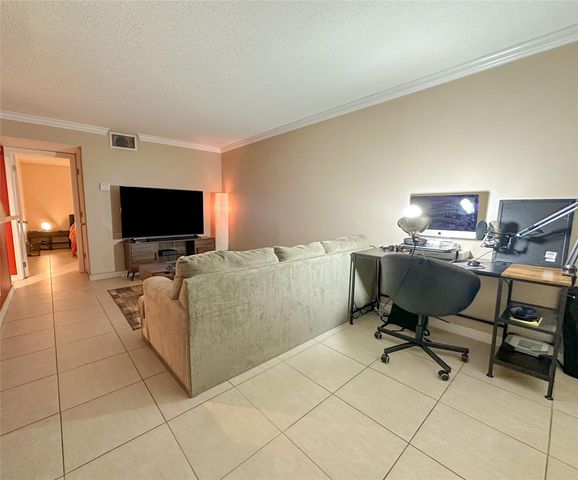1125 NE 16th Place 105, Fort Lauderdale, FL 33305