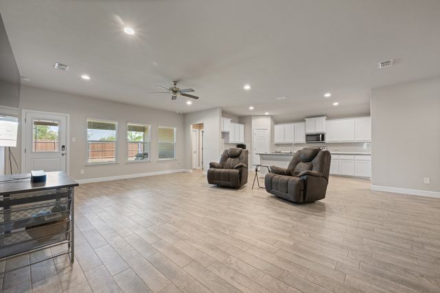 516 Highland Park Trail, Alvarado, TX 76009