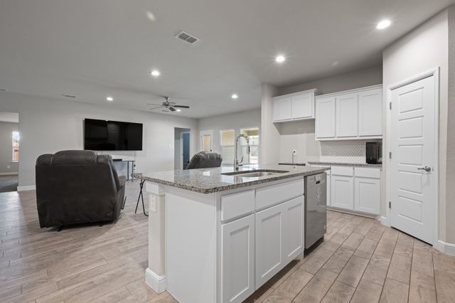 516 Highland Park Trail, Alvarado, TX 76009