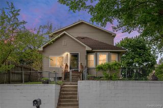 649 Lounsbury Avenue, Pontiac, MI 48340
