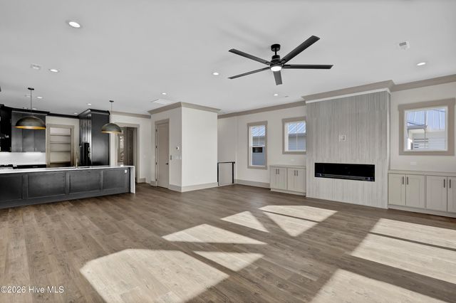 106 Diamond Point Court, Surf City, NC 28445