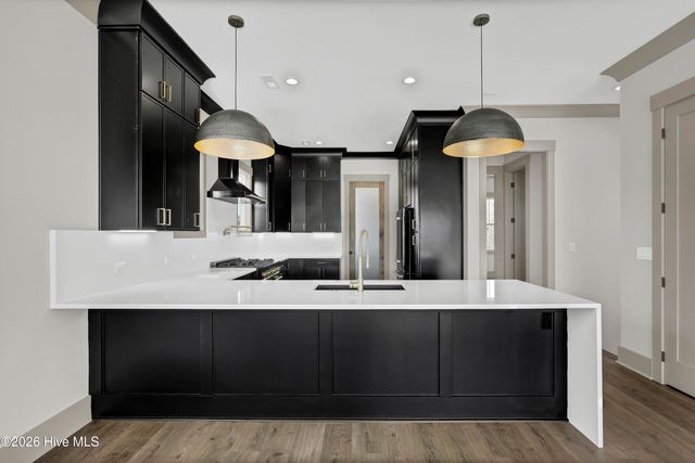 106 Diamond Point Court, Surf City, NC 28445