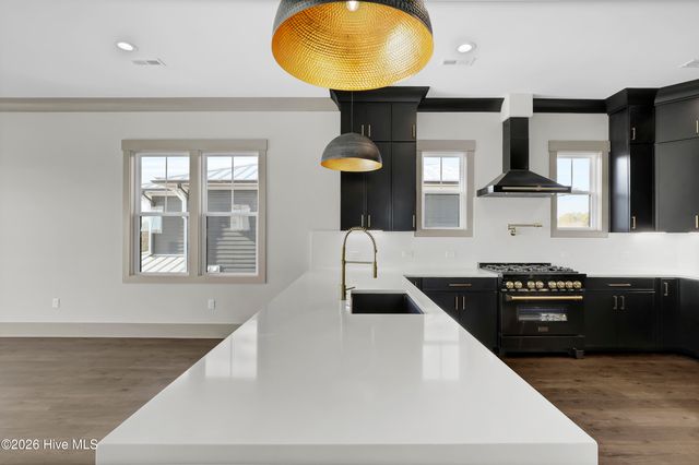 106 Diamond Point Court, Surf City, NC 28445