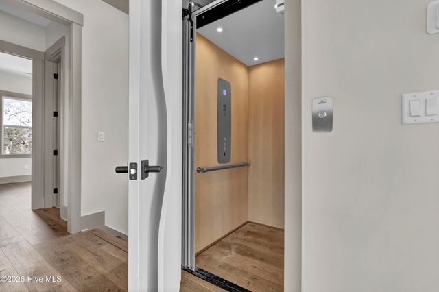 106 Diamond Point Court, Surf City, NC 28445