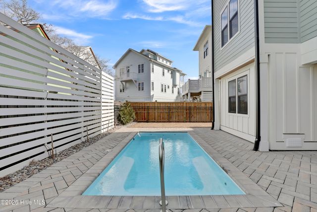 106 Diamond Point Court, Surf City, NC 28445